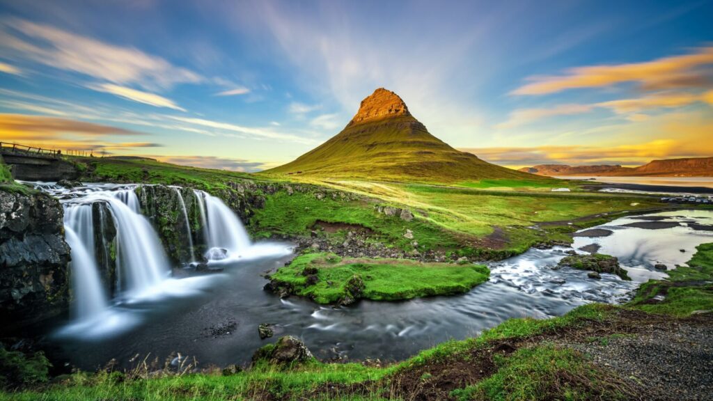 Iceland, one of the most beautiful places where the sun never sets! 